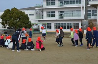 8の字跳び大会を開きます。