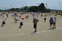 全校遊びを開きます。